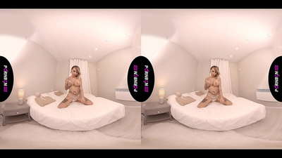 PORNBCN VR Þroskuð spænsk MILF sjálfsfróar sér og sýgur pikinn þinn í POV á meðan hún reykir og rykkir í fótunum